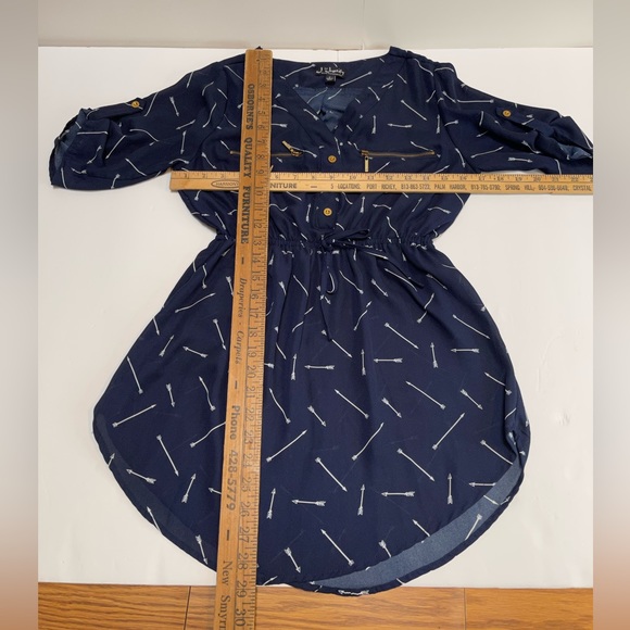 Womens J for Justify Young Contemporary Navy Blue Arrows Top Size Small JD - Picture 6 of 8